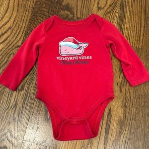 Size 12-18 months NWOT Vineyard Vines Red Merry Christmas Long Sleeve Onesie